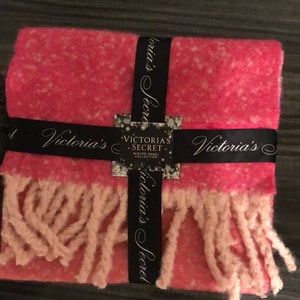 ⭐️NWT⭐️ Victoria Secret Pink Scarf